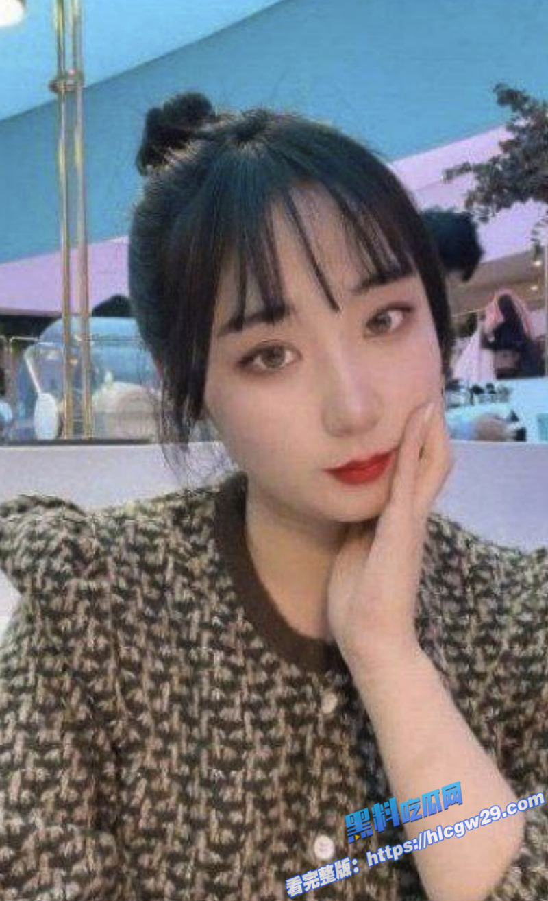 推特高颜值少妇 苗芳芳 被金主爸爸调教成母狗 做爱视频流出！4