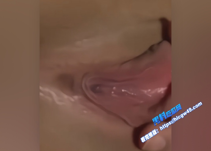 抖音小网红小姜姜榜一定制全裸调教视频曝光童颜巨乳白虎美鲍掰开骚穴特写镜头诱惑力十足 图16WH700x500px