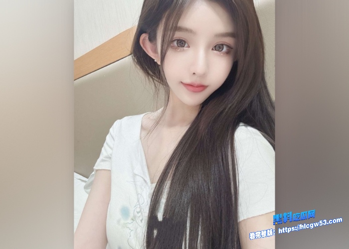 苏州女神校花反差婊,与富二代男友性爱视频流出,甘心带上狗链做母狗,下面骚水充足图1.jpg 苏州女神校花反差婊,与富二代男友性爱视频流出,甘心带上狗链做母狗,下面骚水充足图1.jpg