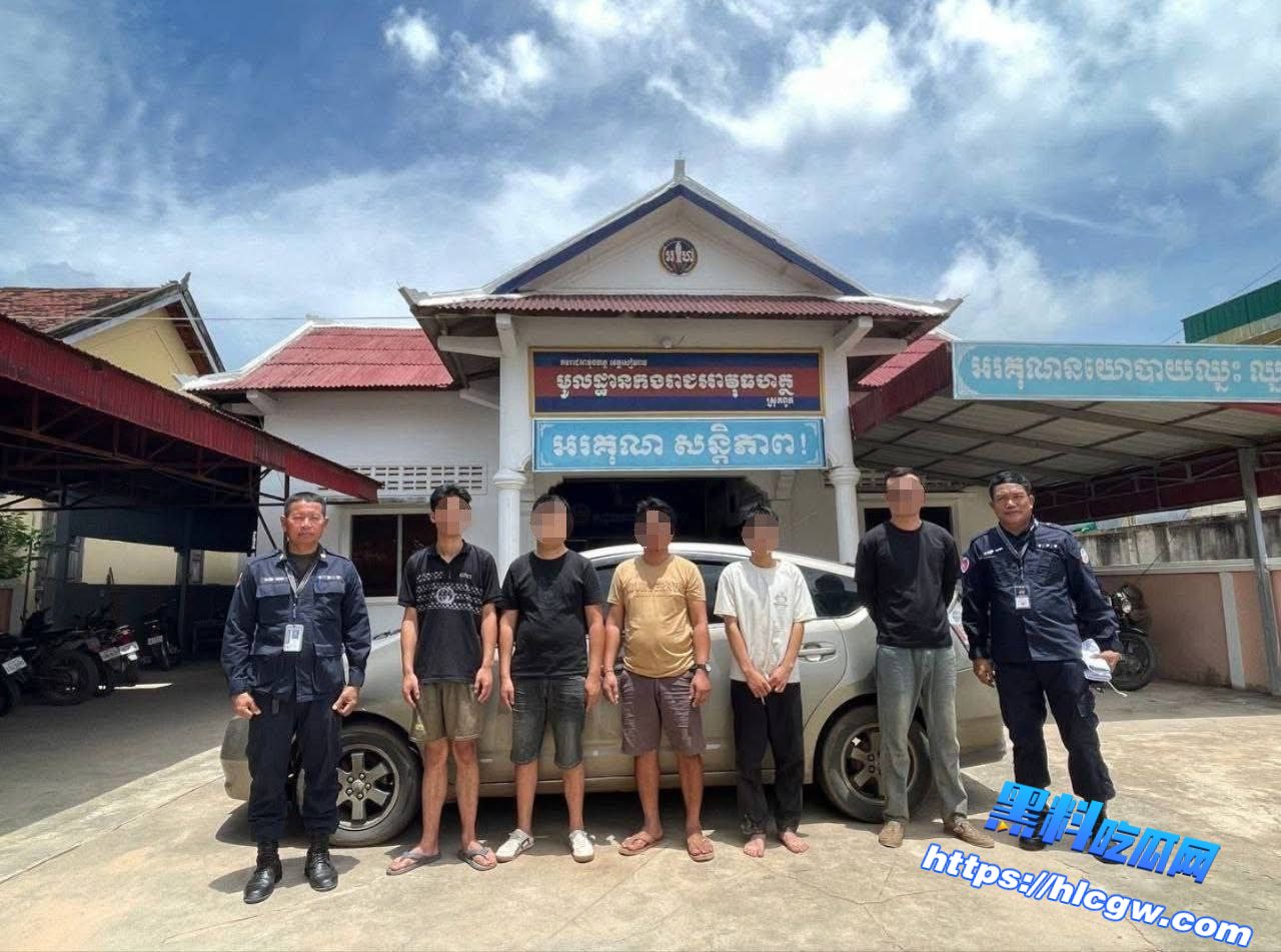 四名伪装成出租车司机的中国公民被暹粒宪兵队逮捕，并被送往暹粒警察总部01