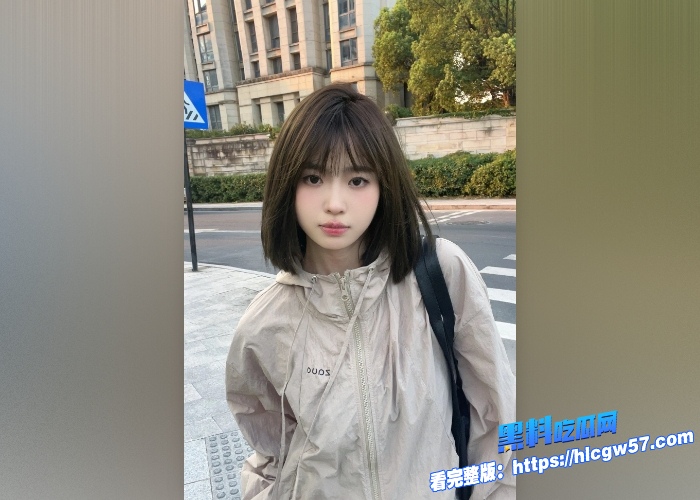 真实乱伦 爸妈不在家 身材苗条骚姐姐制服勾引弟弟不伦之恋  躺在床上瘦弱娇躯被弟弟大肉棒尽情冲撞 爽叫不断 4