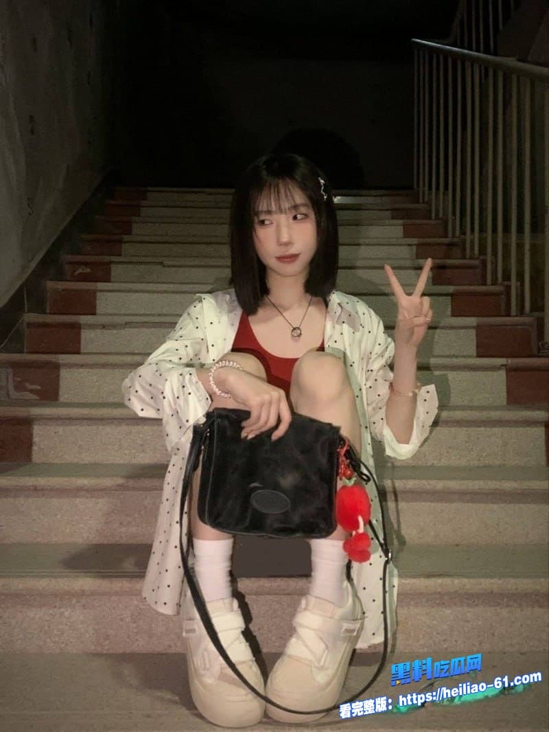 湖南顶级反差婊李沫遭金主包养曝光人前清纯甜妹私下浪到爆纯纯反差婊无疑6 湖南顶级反差婊李沫遭金主包养曝光人前清纯甜妹私下浪到爆纯纯反差婊无疑6
