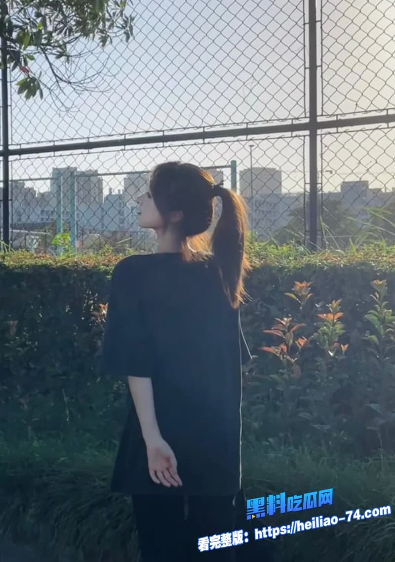 大神猛操清纯学生妹酒店内狂舔巨屌随后各种姿势疯狂调教反差感直接拉满3