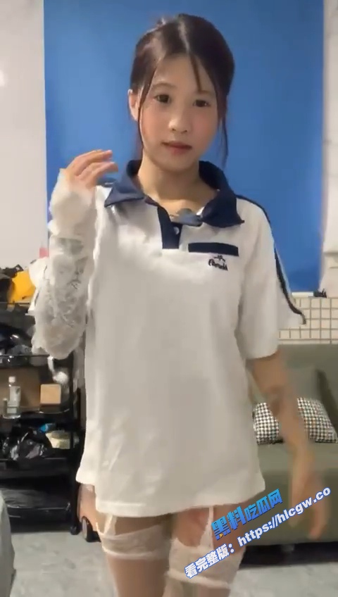 精神小妹被工厂开除 下海做黄播 直播各种裸舞道具自慰 挑逗观众情欲！2
