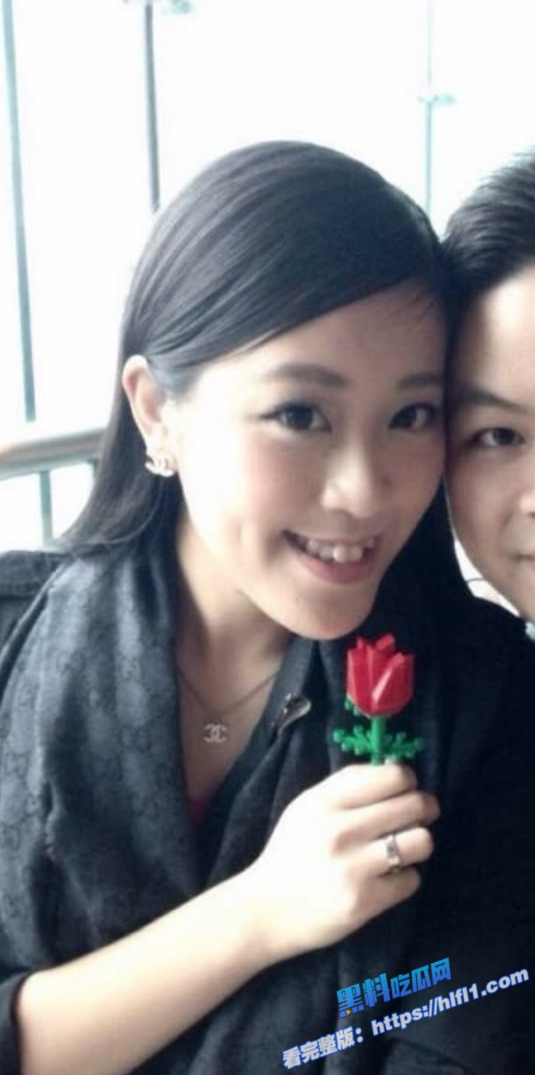 香港地产女神 马纪筠 为了上位选择和油腻上司上床做爱 穿着丝袜被小鸡巴抽插！4