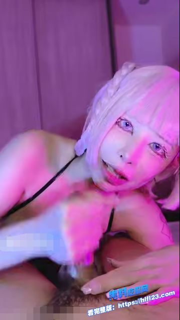 高颜值美女 表面清纯 转眼变身极品骚货 粉嫩淫穴流水 拿假屌猛摩擦阴蒂 真是母狗本性！图6