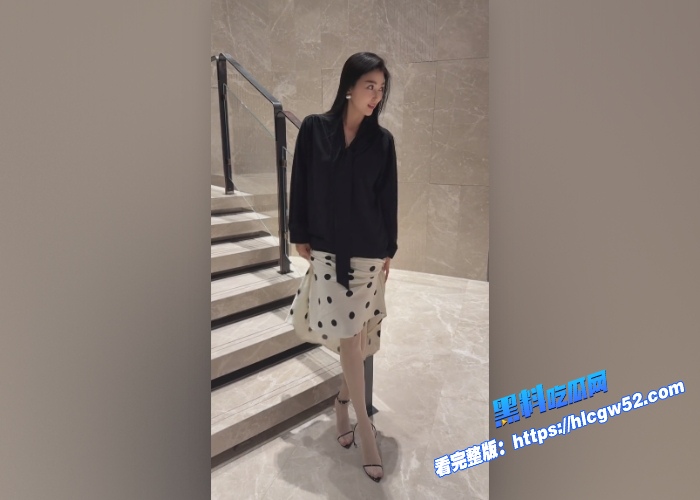 抖音网红美女宋宋人妻丝袜美腿私拍流出道具自慰喷水美艳动人的骚货 图14WH700x500px