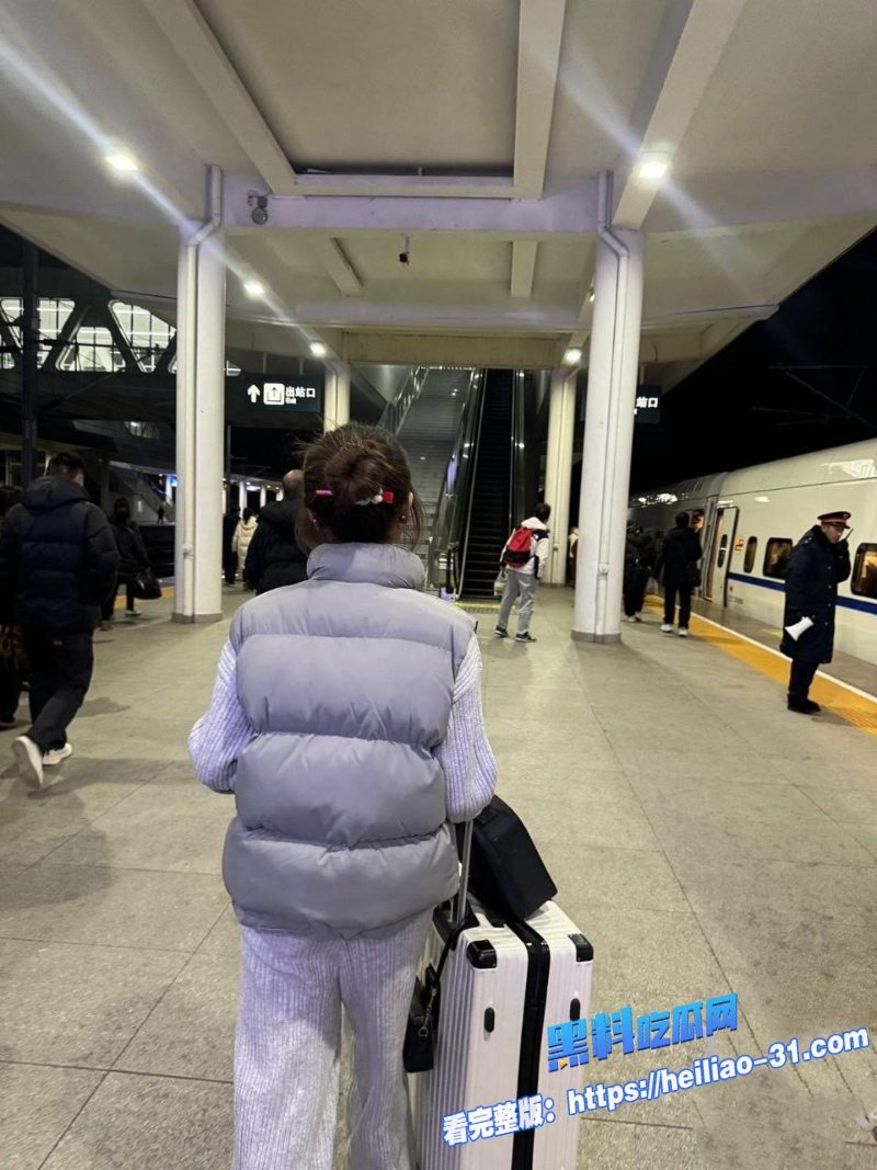海角乱伦姐弟禁忌惊魂翻车弟弟正扶着姐姐翘臀卖力猛干老爸突然回家差点当场曝光无法收场1 海角乱伦姐弟禁忌惊魂翻车弟弟正扶着姐姐翘臀卖力猛干老爸突然回家差点当场曝光无法收场1