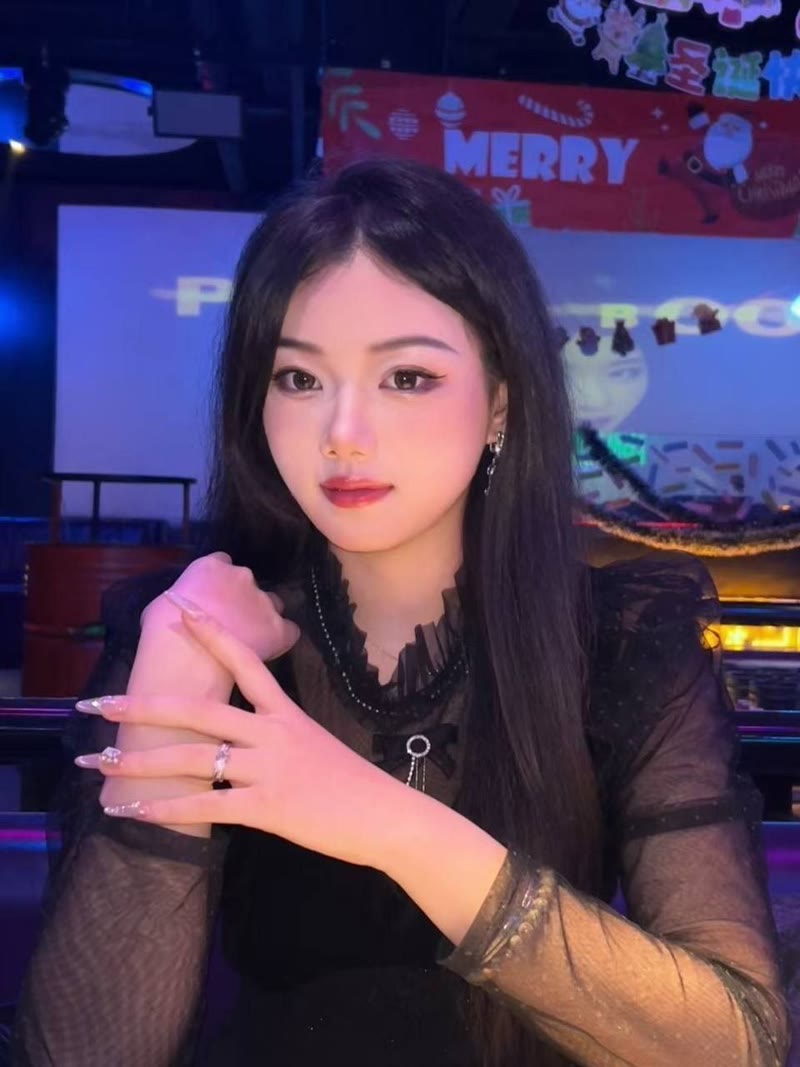 颜值气质大三学姐酒店自拍！被男友中出爆操 爽到害羞挡镜头！