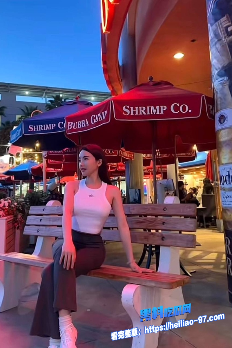 洛杉矶华人网红小唐酱香饼3