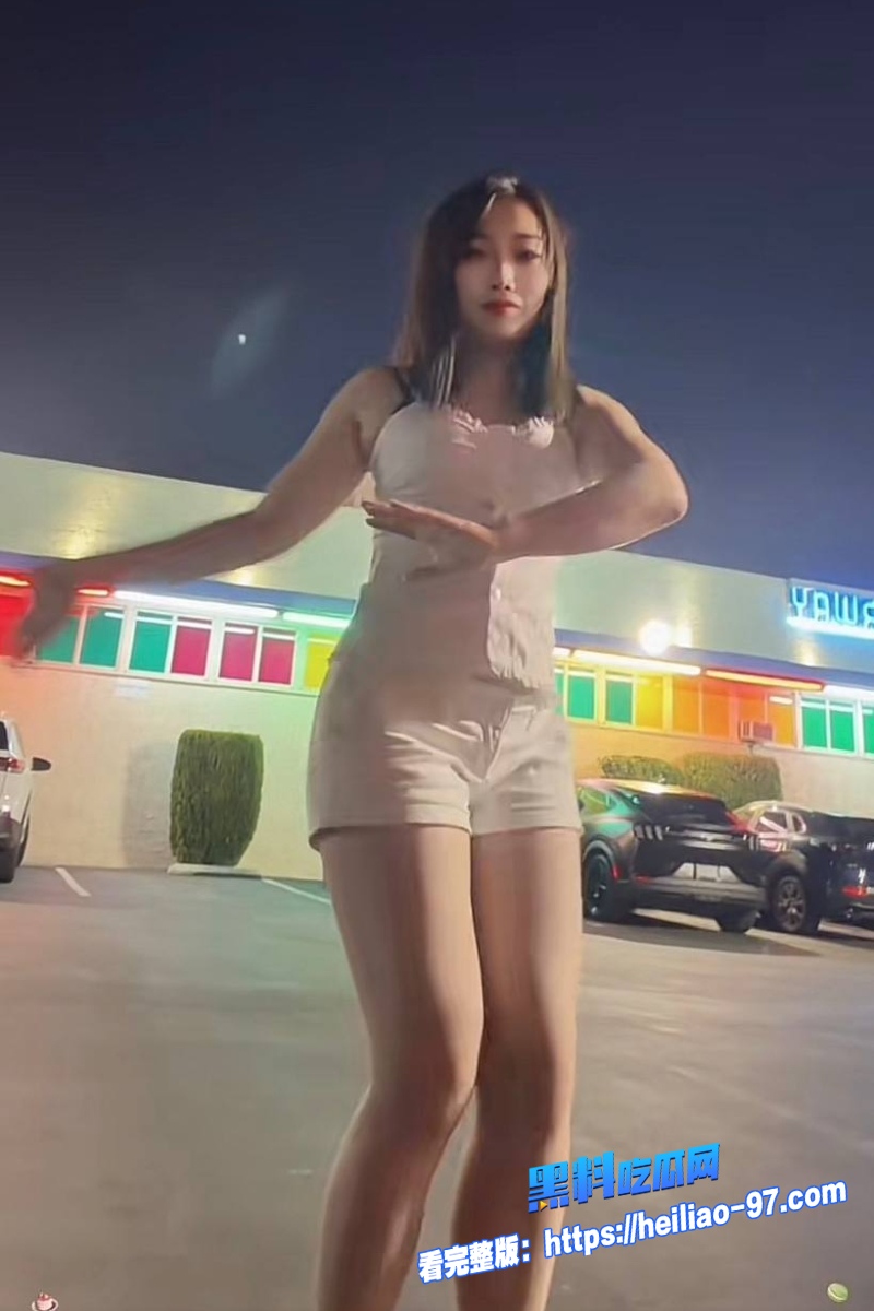 洛杉矶华人网红小唐酱香饼11