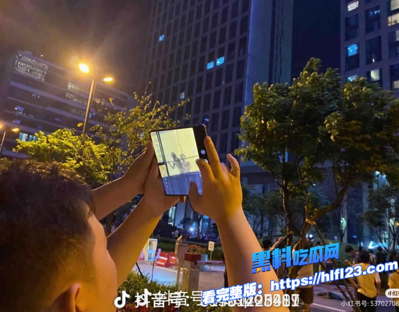 广州萤火虫漫展上演惊天一幕 伪娘阳台上演春宫大戏 楼下聚满了吃瓜观众！漫展是真乱 图片9