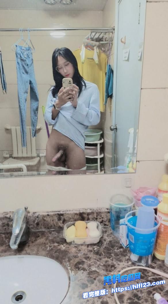 广州萤火虫漫展上演惊天一幕 伪娘阳台上演春宫大戏 楼下聚满了吃瓜观众！漫展是真乱 图片11