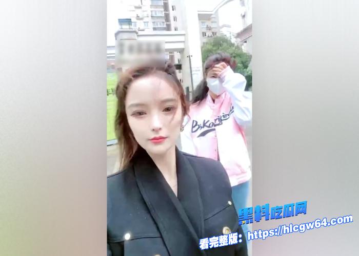 套路直播御姐女王一诺大小姐高清直播视频回放豪车内刺激大胆用黑丝臭脚调教闺蜜言语辱骂强制舔脚 8