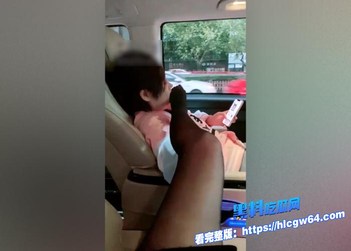 套路直播御姐女王一诺大小姐高清直播视频回放豪车内刺激大胆用黑丝臭脚调教闺蜜言语辱骂强制舔脚 1