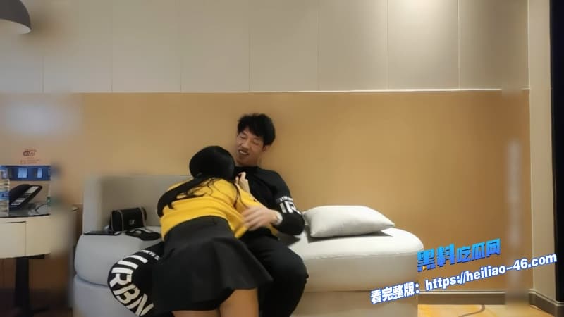 鸭哥探花极品黄衣嫩模大屌沙发征服温柔学妹刺激到腿软全程娇喘不断7