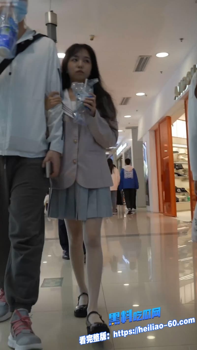 粉色JK花边内裤小姐姐商场街头被偷拍跟拍超薄肉丝短裙下春光外泄 10 粉色JK花边内裤小姐姐商场街头被偷拍跟拍超薄肉丝短裙下春光外泄 10