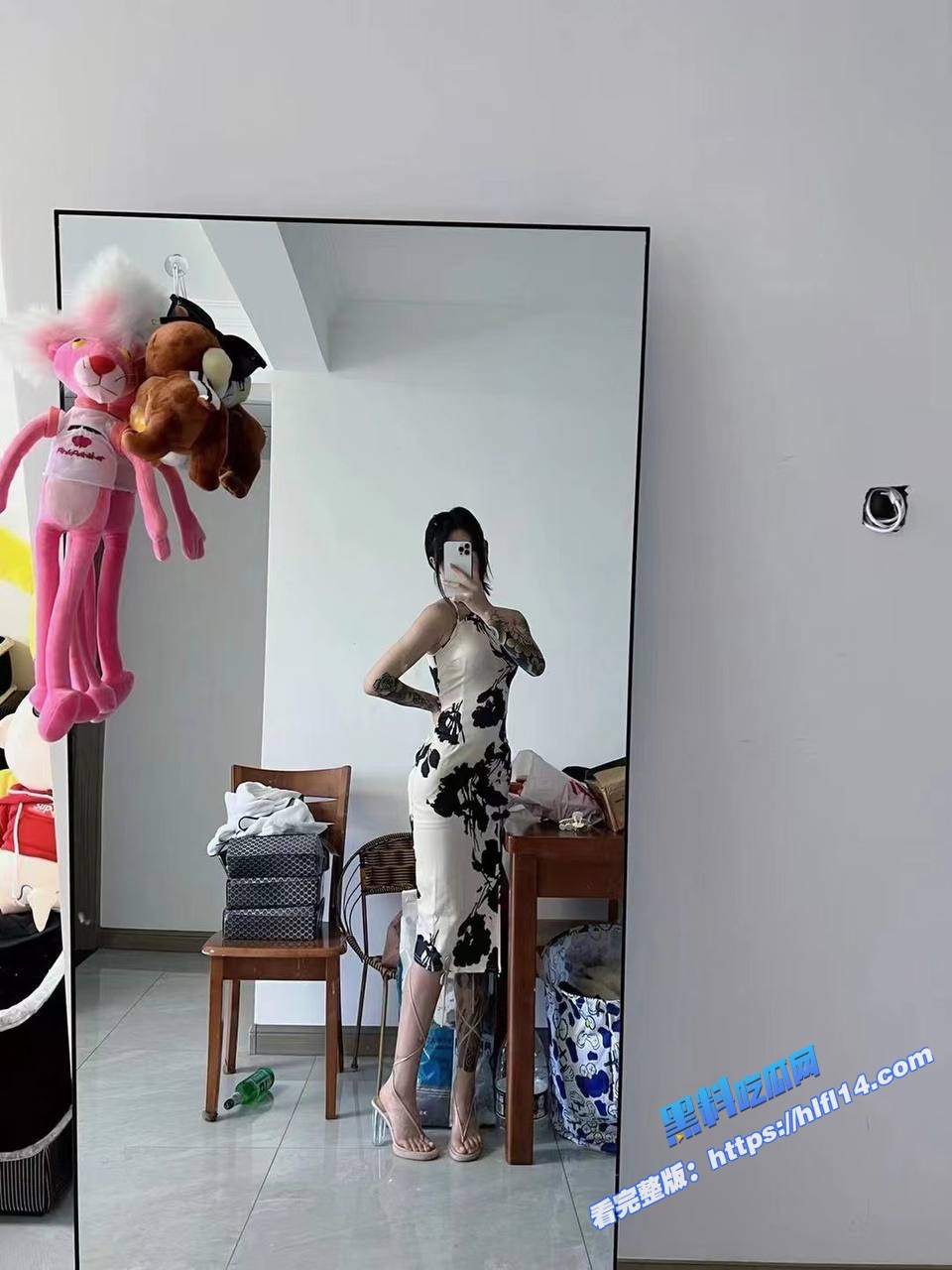 湖南纹身精神小妹  被社会大哥玩弄  多人群交 逼都被草肿了！1