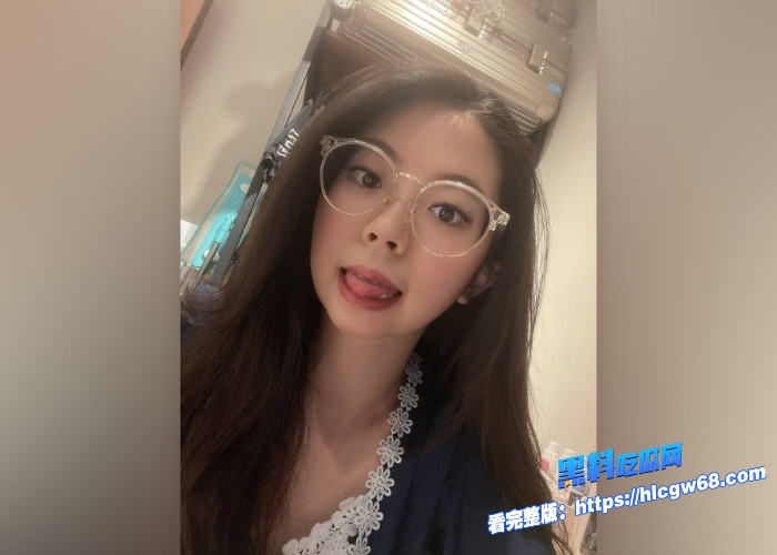 真实乱伦高颜值性感表姐和姐夫分居两地趁表姐独守空房骚穴难痒我乘虚而入直接爆操表姐以前做过模特身材极品 图1
