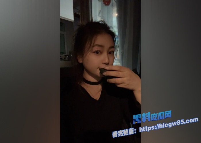 禽兽儿子苦劝老妈骚穴开苞 3