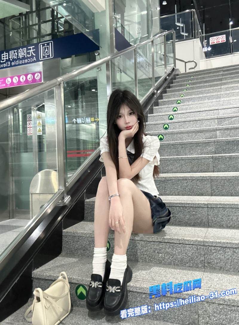 JK制服反差小萝莉私密视频曝光清纯妹妹穿黑丝被哥哥发现秘密1 JK制服反差小萝莉私密视频曝光清纯妹妹穿黑丝被哥哥发现秘密1