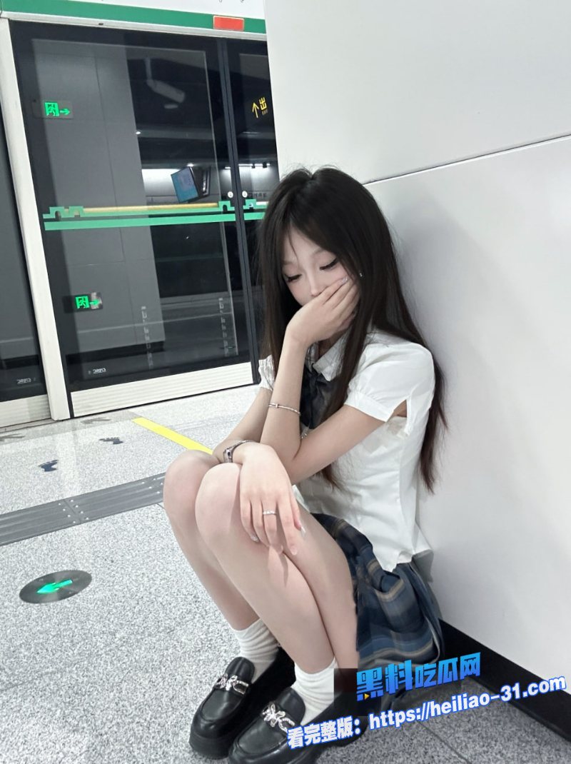 JK制服反差小萝莉私密视频曝光清纯妹妹穿黑丝被哥哥发现秘密3 JK制服反差小萝莉私密视频曝光清纯妹妹穿黑丝被哥哥发现秘密3
