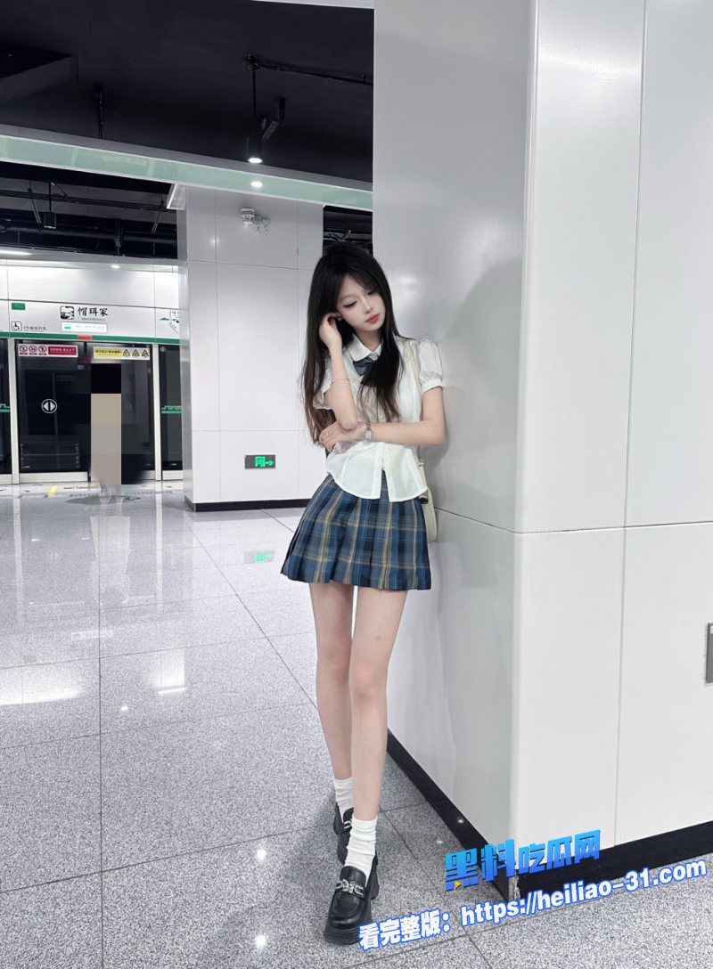 JK制服反差小萝莉私密视频曝光清纯妹妹穿黑丝被哥哥发现秘密5 JK制服反差小萝莉私密视频曝光清纯妹妹穿黑丝被哥哥发现秘密5