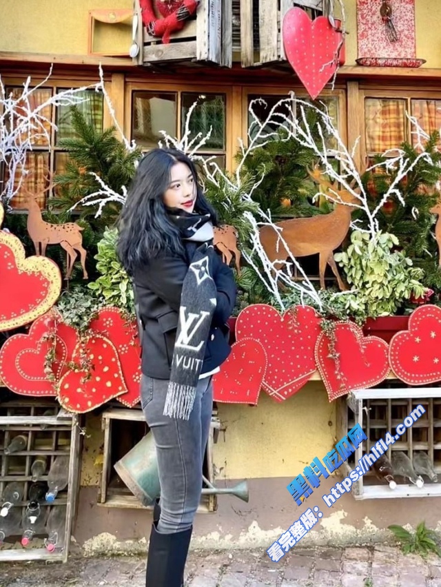 复旦大学女博士 李敏 白天气质冷艳 夜晚放荡淫骚 口交深喉技术超强 肥臀撅起被后入爆操！1