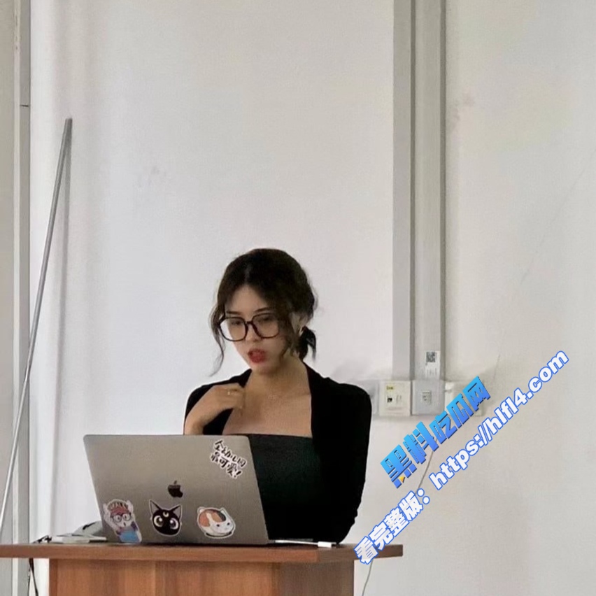 复旦大学女博士 李敏 白天气质冷艳 夜晚放荡淫骚 口交深喉技术超强 肥臀撅起被后入爆操！2