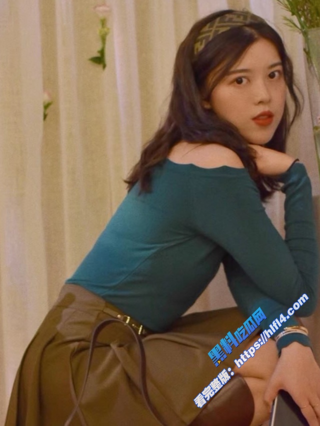 复旦大学女博士 李敏 白天气质冷艳 夜晚放荡淫骚 口交深喉技术超强 肥臀撅起被后入爆操！4