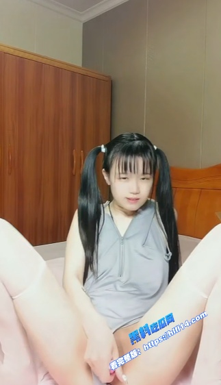 onlyfans清纯大奶萝莉 小兔绵绵 cos友利奈绪 自慰无毛骚黑穴 淫水多得能淹床！ 图6
