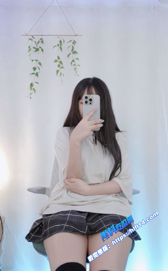 onlyfans极品反差博主 bravoyuji  萝莉露脸自慰私拍 让人大饱眼福！ 图2