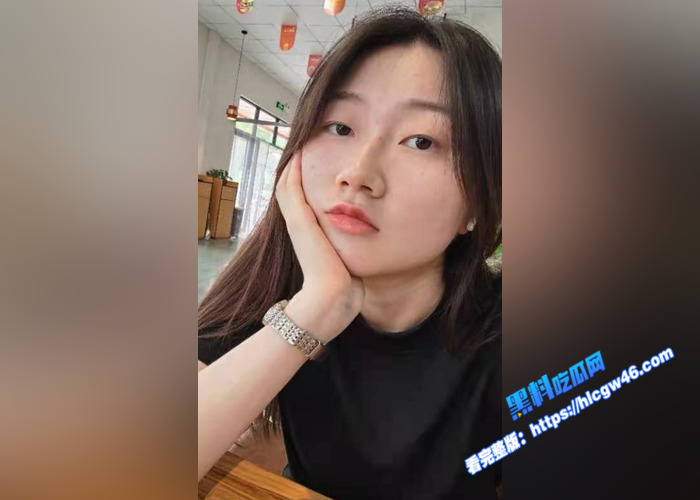 曲阜师范大学反差学生妹 李欣茹 自拍洗澡视频 用小脚丫帮同学按摩鸡鸡 反差感十足3 曲阜师范大学反差学生妹 李欣茹 自拍洗澡视频 用小脚丫帮同学按摩鸡鸡 反差感十足3