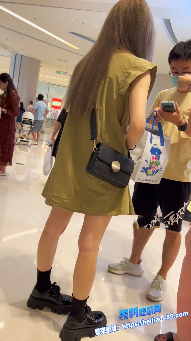 商场偷拍系列大神全程尾随眼镜妹抄底透明蕾丝内裤茂盛逼毛全暴露看的小编鸡巴要硬爆了4