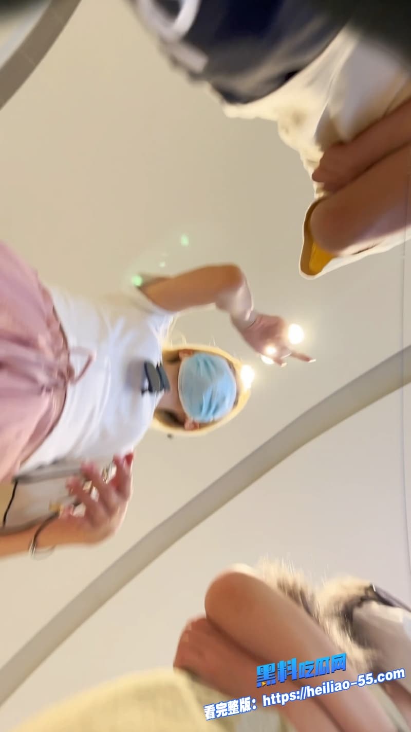商场偷拍系列大神全程尾随眼镜妹抄底透明蕾丝内裤茂盛逼毛全暴露看的小编鸡巴要硬爆了2