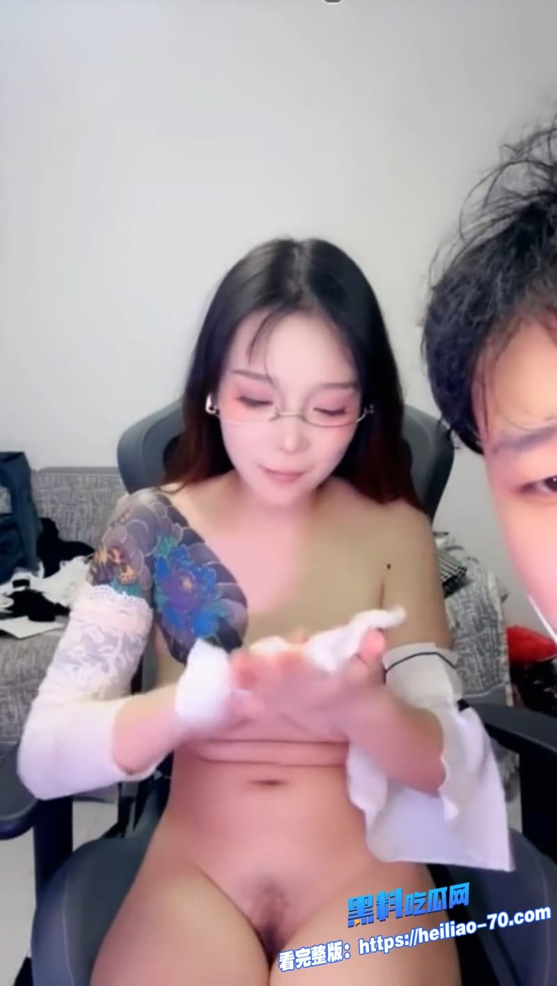 眼镜嫩妹纹身黑丝反差爆表大学生精神小妹主动骑乘求内射太骚了11 眼镜嫩妹纹身黑丝反差爆表大学生精神小妹主动骑乘求内射太骚了11