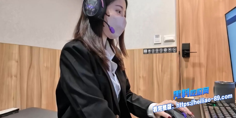 台湾巨乳福利姬 洁妮 最新福利视频 和高中学长电竞酒店包厢偷情 趴桌后入狂干白虎穴！1