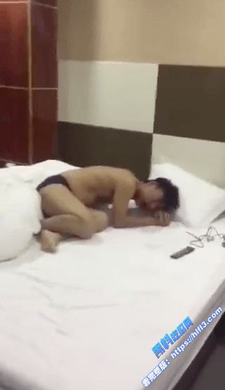 真实捉奸！富婆约炮小伙 结果被老公带人捉奸 奸夫被揍得大哭 这胆子还学人家偷情？3