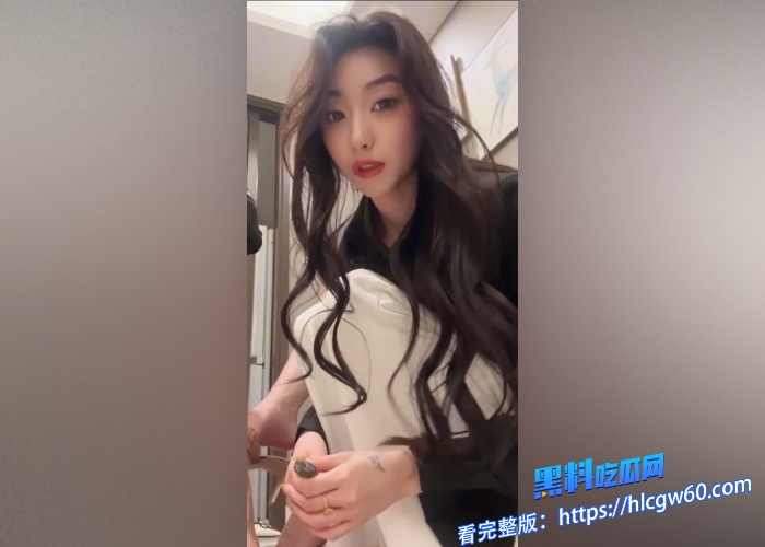 玩物高颜值女王 凉子 双s圣水口水玉足调教男奴直播回放,绝美嫩足抖m看一秒就硬 全程言语羞辱 4 玩物高颜值女王 凉子 双s圣水口水玉足调教男奴直播回放,绝美嫩足抖m看一秒就硬 全程言语羞辱 4