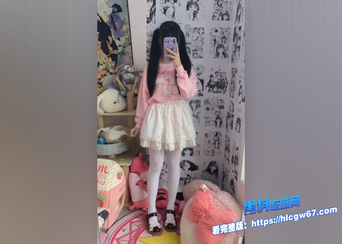微博超嫩高三学生妹麦兜小可爱与学长性爱视频流出极品萝莉身材粉嫩娇躯被学长在自己闺房爆操狂插嫩穴 图2