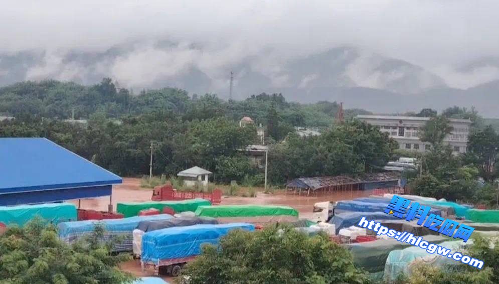 中缅边境金三角突遭齐胸洪灾 边民哭诉路在何方03