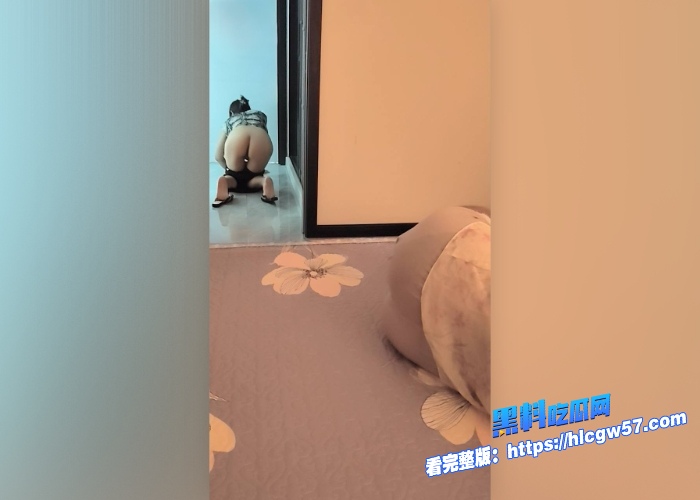海角母子乱伦我姨在房间玩手机我在卫生间操我妈对着老妈的骚穴一顿输出全程紧张刺激 图3