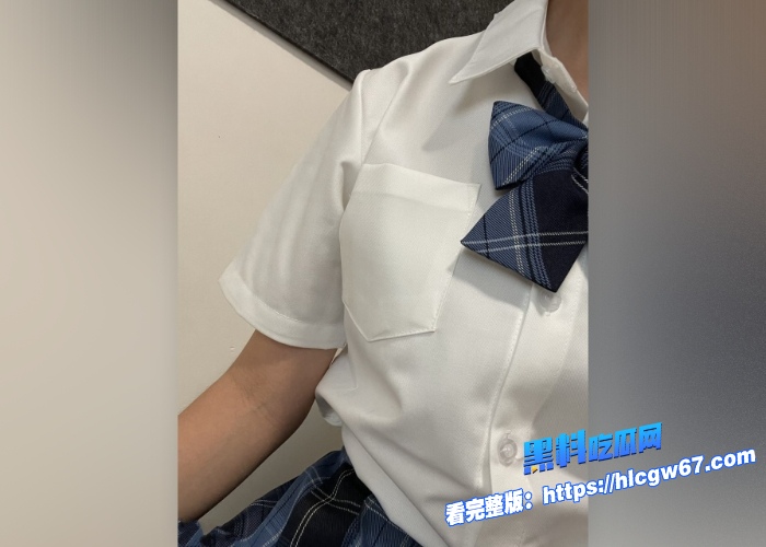 推特顶级奴性反差母狗Ria狗狗自拍户外露出视频流出无底线自辱扇嘴巴健身房舔马桶停车场裸体高跟鞋插逼 图5
