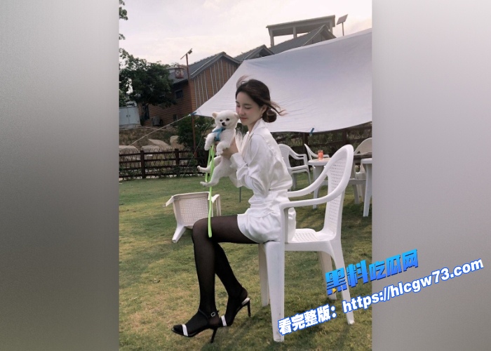 杭州极品顶美尤物吴语萌与金主做爱视频流出好逼被这废男糟蹋了女上位雪白巨乳怼屏幕太香了 图2