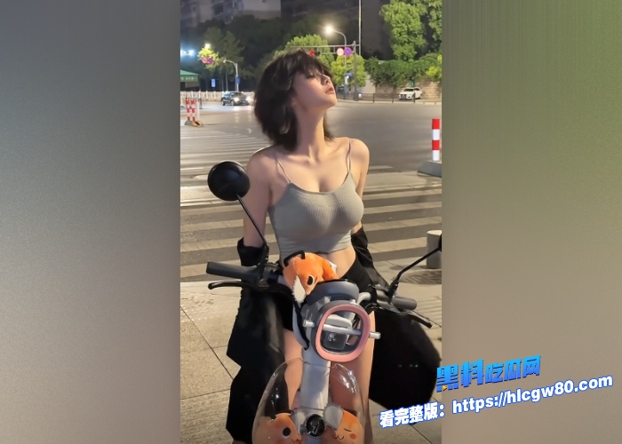 抖音300万童颜巨乳网红星野被扒出猛料大战榜一光头哥视频曝光完美露脸实锤这纤细身材看的流口水 图3