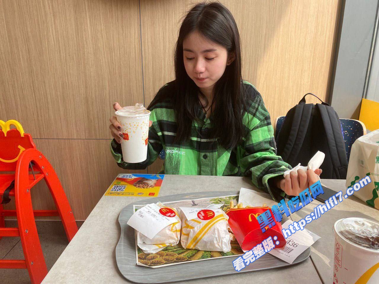 陌陌上约了个极品反差女神 出来玩妹子喝多了 做啥妹子都同意 直接暴力冲刺小骚逼！1