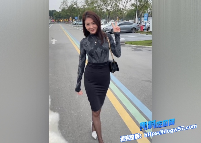 母子乱伦 对白超真实 趁老爸不在家,好大儿偷跑进妈妈房间让她舔鸡巴、 看到母亲大黑逼忍不住拔屌插入 妈妈喷水流到床单上,不小心内射 最后娇嗔责怪! 1 母子乱伦 对白超真实 趁老爸不在家,好大儿偷跑进妈妈房间让她舔鸡巴、 看到母亲大黑逼忍不住拔屌插入 妈妈喷水流到床单上,不小心内射 最后娇嗔责怪! 1