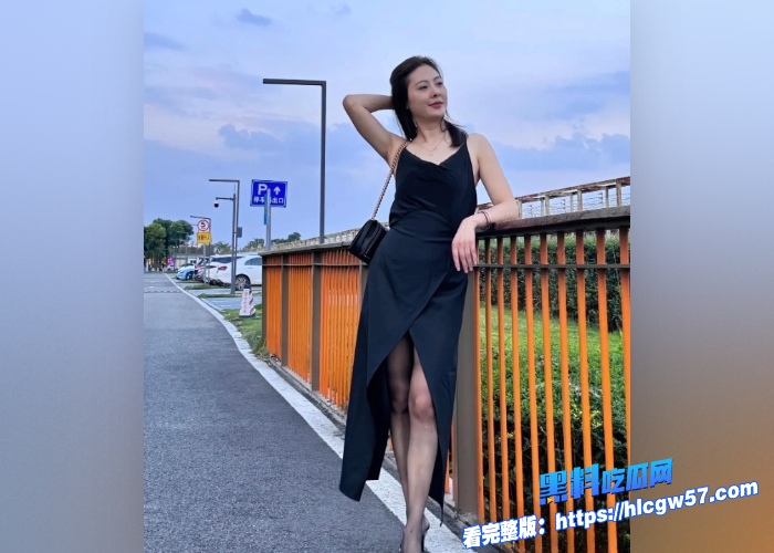 母子乱伦 对白超真实 趁老爸不在家,好大儿偷跑进妈妈房间让她舔鸡巴、 看到母亲大黑逼忍不住拔屌插入 妈妈喷水流到床单上,不小心内射 最后娇嗔责怪! 3 母子乱伦 对白超真实 趁老爸不在家,好大儿偷跑进妈妈房间让她舔鸡巴、 看到母亲大黑逼忍不住拔屌插入 妈妈喷水流到床单上,不小心内射 最后娇嗔责怪! 3