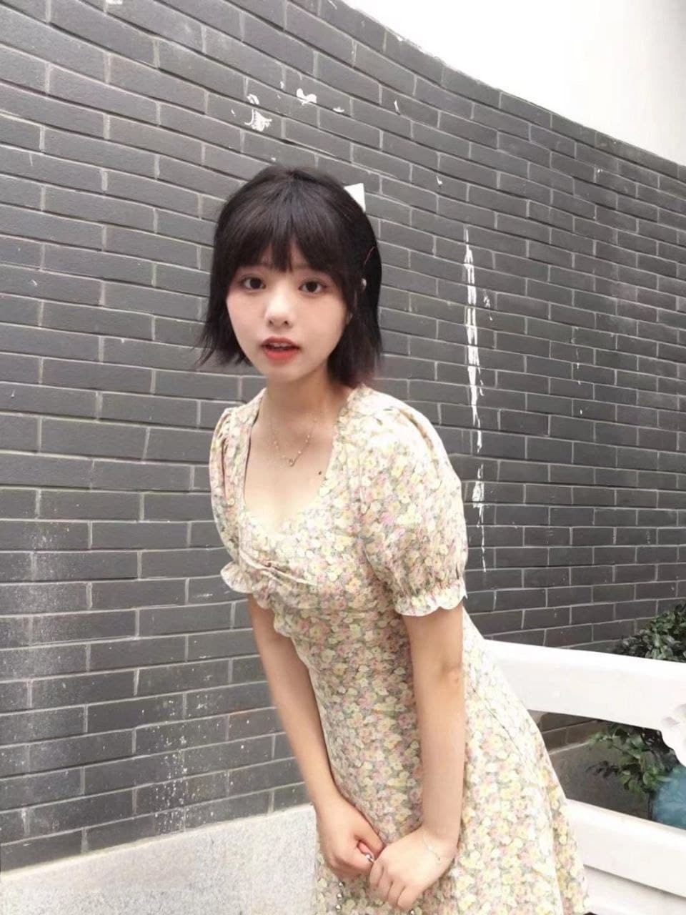 可爱美少女 李月 反差母狗私下是金主的母狗各种调教自慰啪啪
