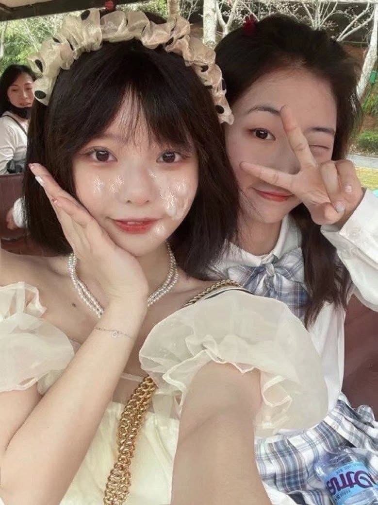 可爱美少女 李月 反差母狗私下是金主的母狗各种调教自慰啪啪